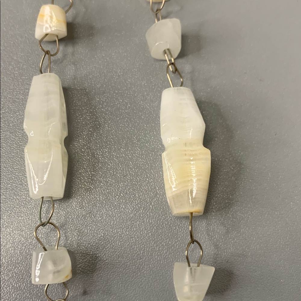 Vintage Carved Agate Necklace Elegant Stone Gold & Cream Pendant Necklace - Picture 4 of 10